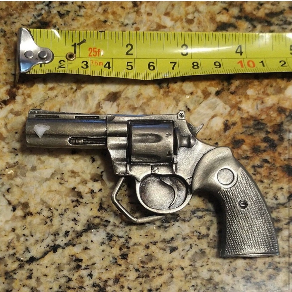 VINTAGE INDIANA METAL CRAFT 1979 WESTERN PISTOL REVOLVER BELT BUCKLE NICE USA